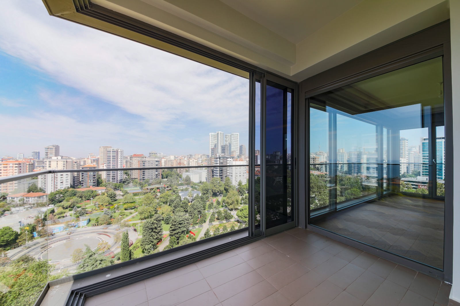 İSTANBUL, CADDEBOSTAN’DA 280 m², 4+1 DAİRE