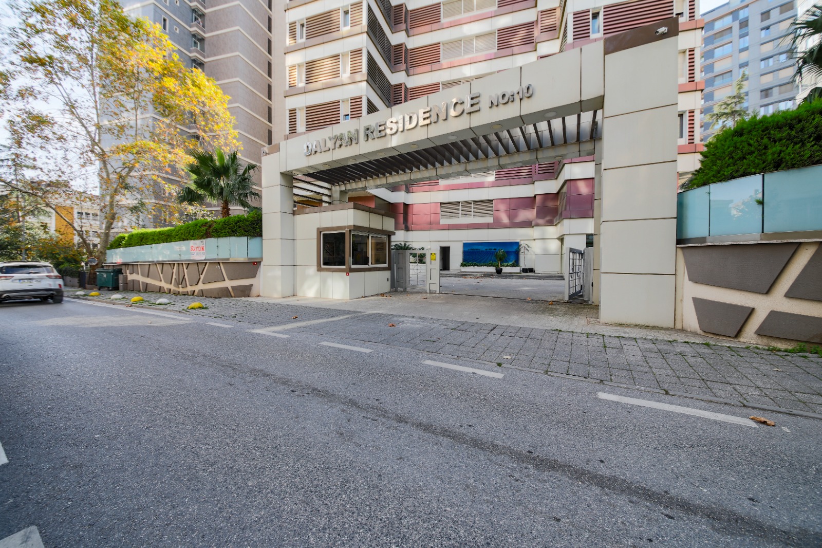 İSTANBUL, KADIKÖY, FENERBAHÇE’DE 280 m², 3+2 ÇATI DUBLEKS DAİRE