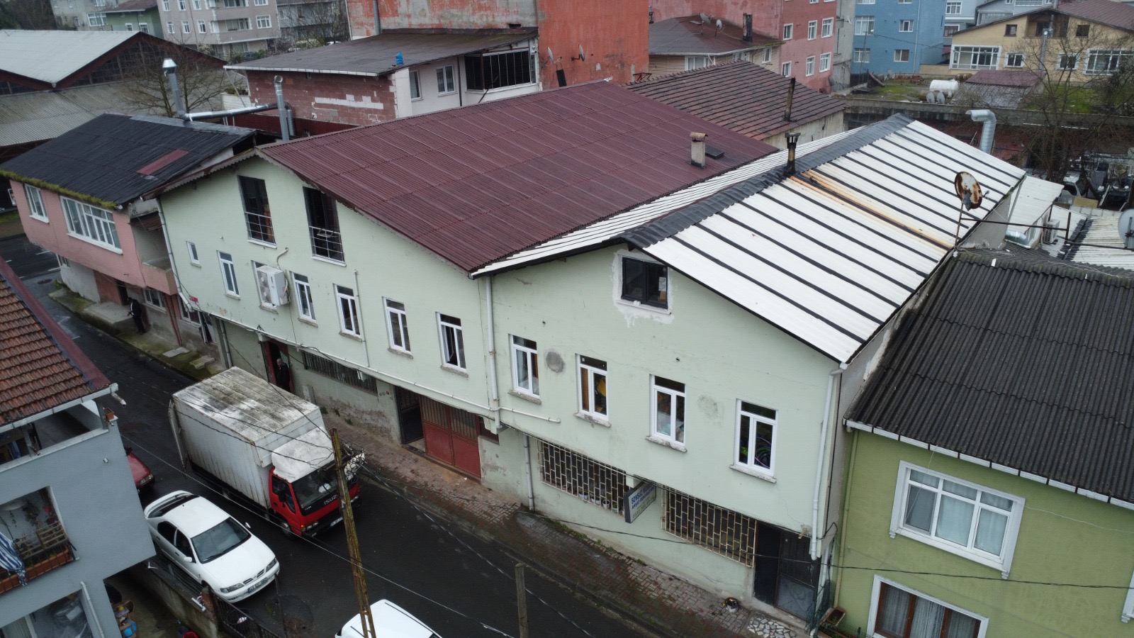 İSTANBUL, SARIYER’DE SATILIK 750 m² 3 KATLI TİCARİ BİNA
